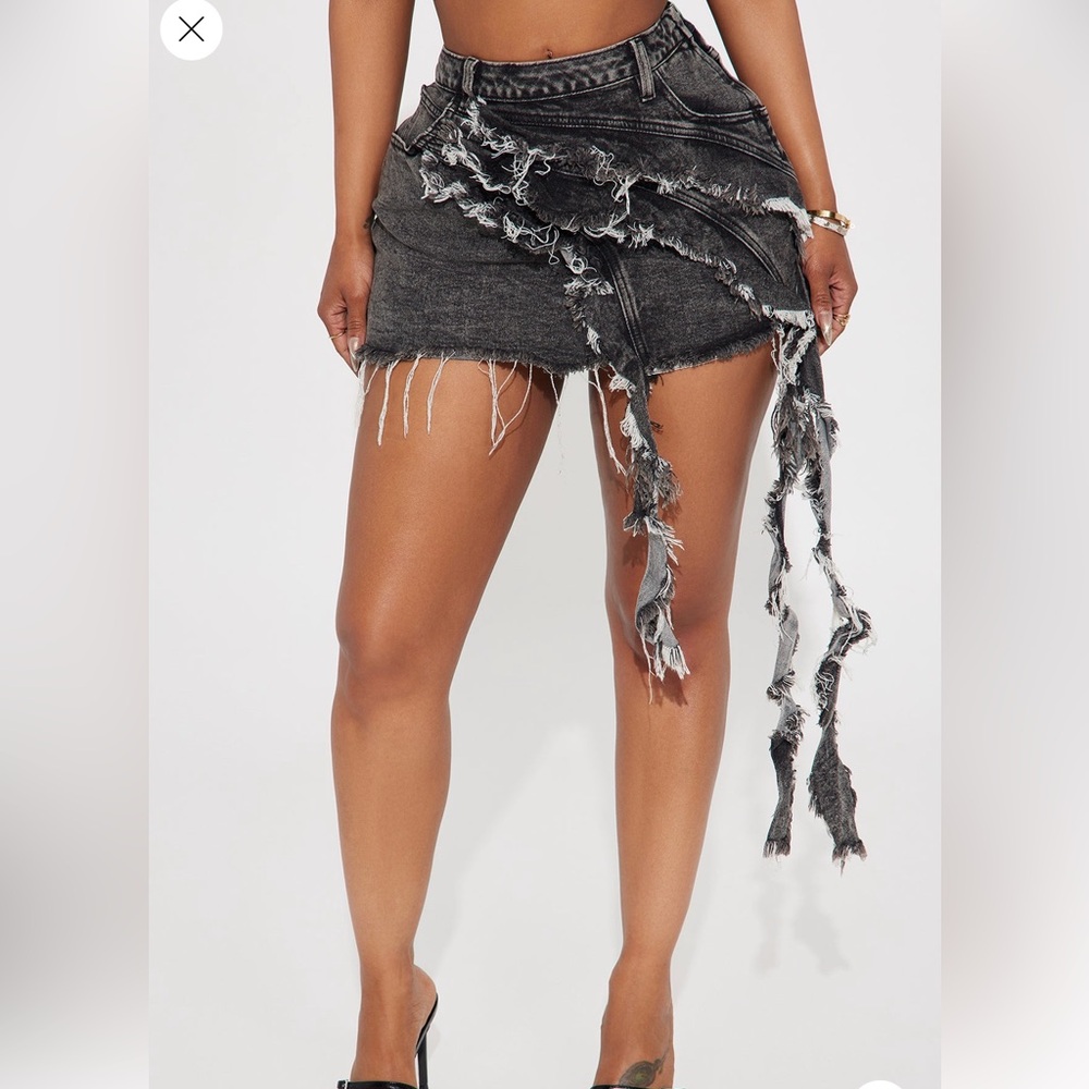 Frayed Hem Distressed Denim Mini Skirt in Washed Black